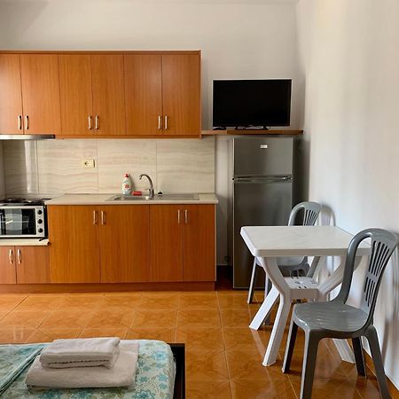 Vaso Apts Sarandë Esterno foto