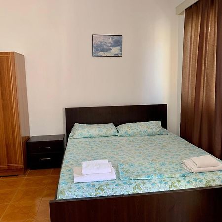 Vaso Apts Sarandë Esterno foto