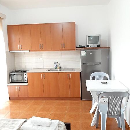 Vaso Apts Sarandë Esterno foto