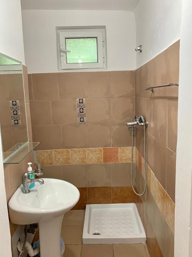 Vaso Apts Sarandë Esterno foto